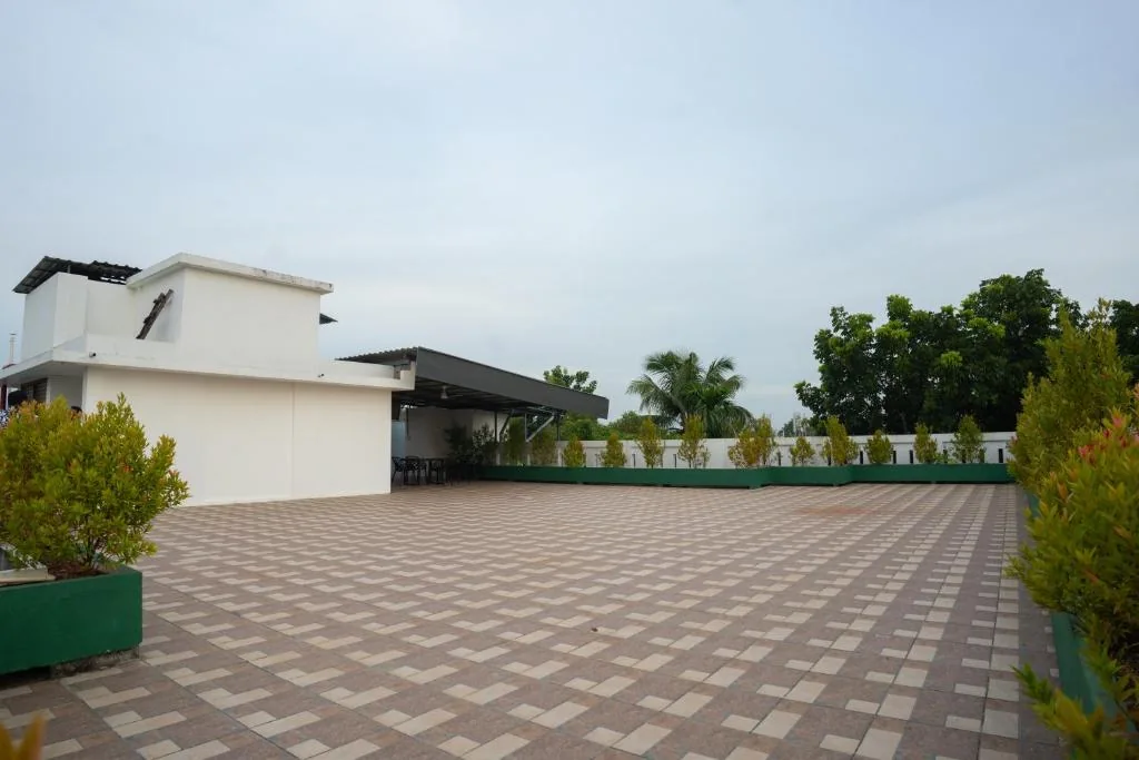Daffodil Airport Hotel — property photograph