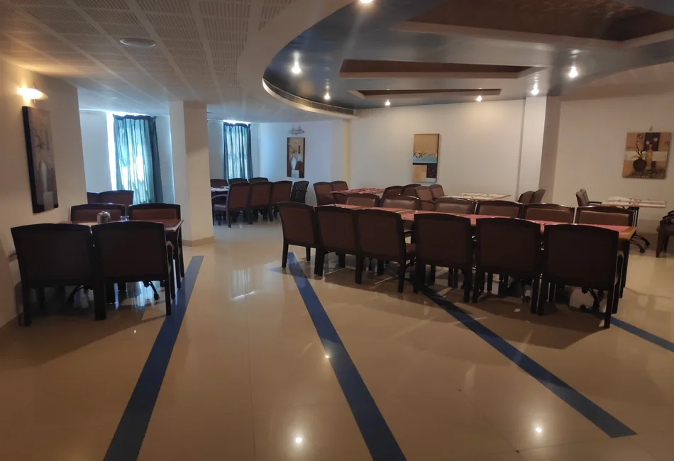 Hotel Rajadhani — property photograph