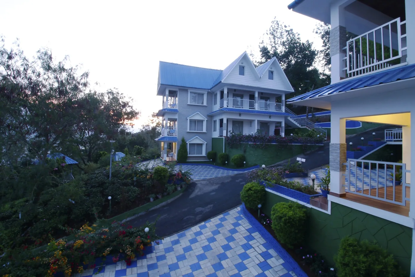 Lake N Hills Resorts — property photograph