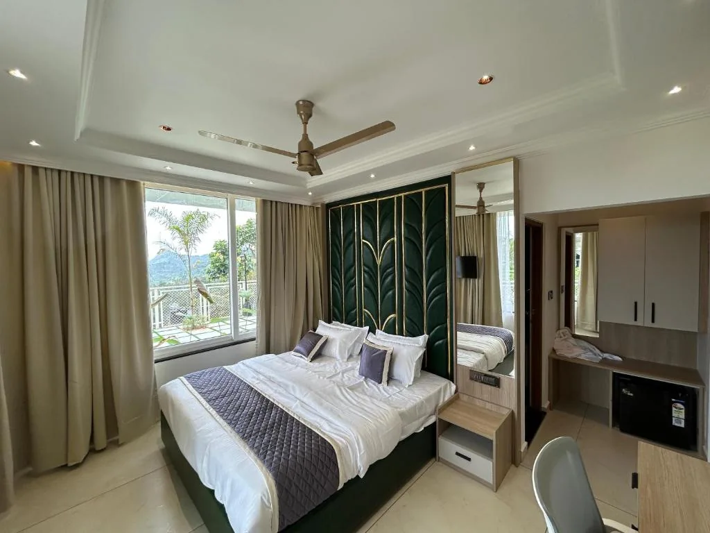 Munnar Peak Paradise — property photograph