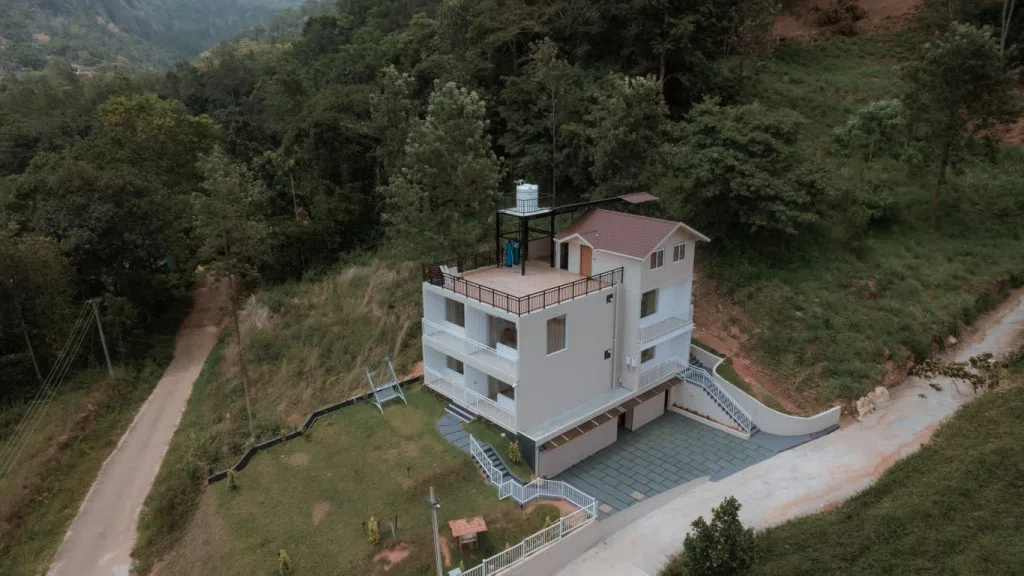 Riverside Paradise — exterior