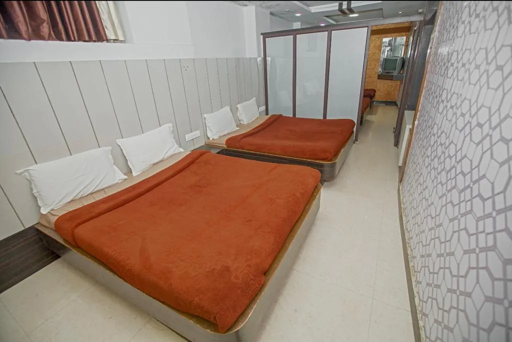Hotel Maneck Residency in Ooty